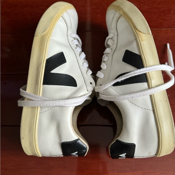 Veja leather shoes - Picture 4 of 5